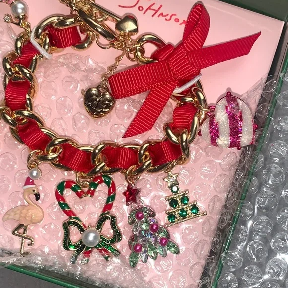 🔥 LIMITED TIME OFFER🆕- Betsey Johnson Red and Gold Holiday Charm Bracelet - Picture 5 of 7